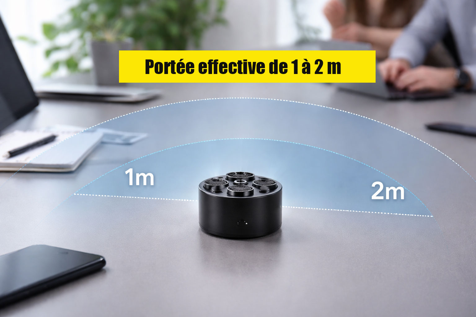 Brouilleur audio posé sur une table avec indication d'une portée effective de 1 à 2 m