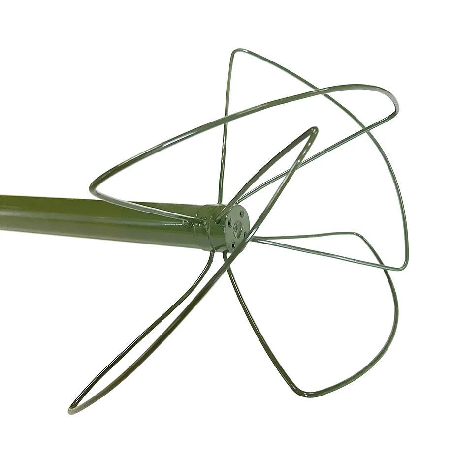 triangular blade antenna