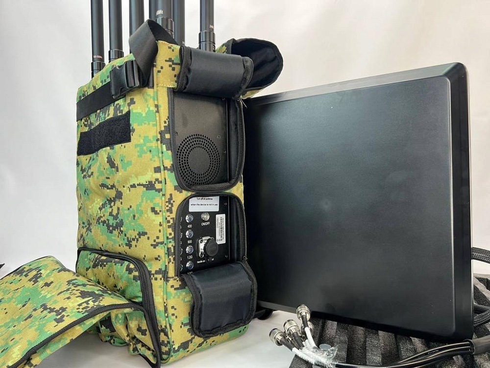 anti drone jammer connected to control monitor portable UAV defense system
