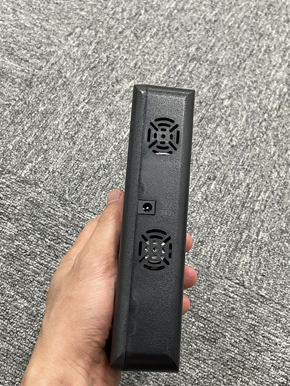 Power bank-style jammer for wifi bluetooth